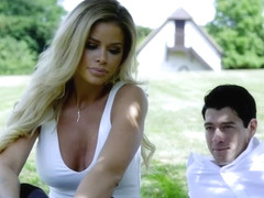 Petite darling with nice natural boobies Jessa Rhodes gets rammed by her boyfriend outdoors