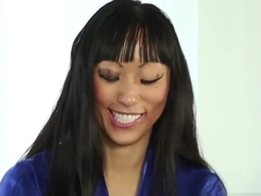 Asian masseuse tugs dick