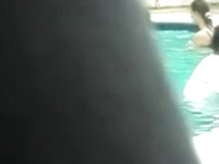 Cogiendo En La Piscina