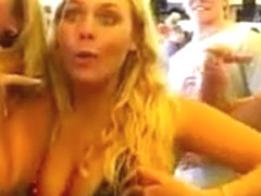 3 Girls Flashing