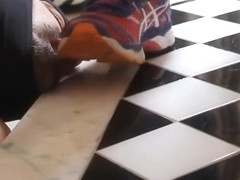 Lick Sneaker